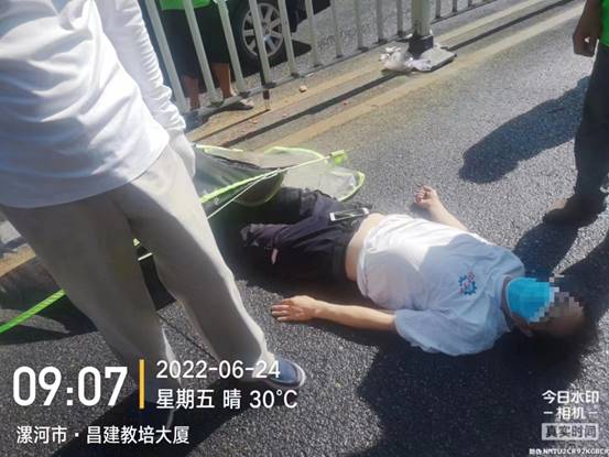 车辆碰撞男子翻滚在地！漯河园林职工伸援手救助暖人心 中国财经新闻网 www.prcfe.com
