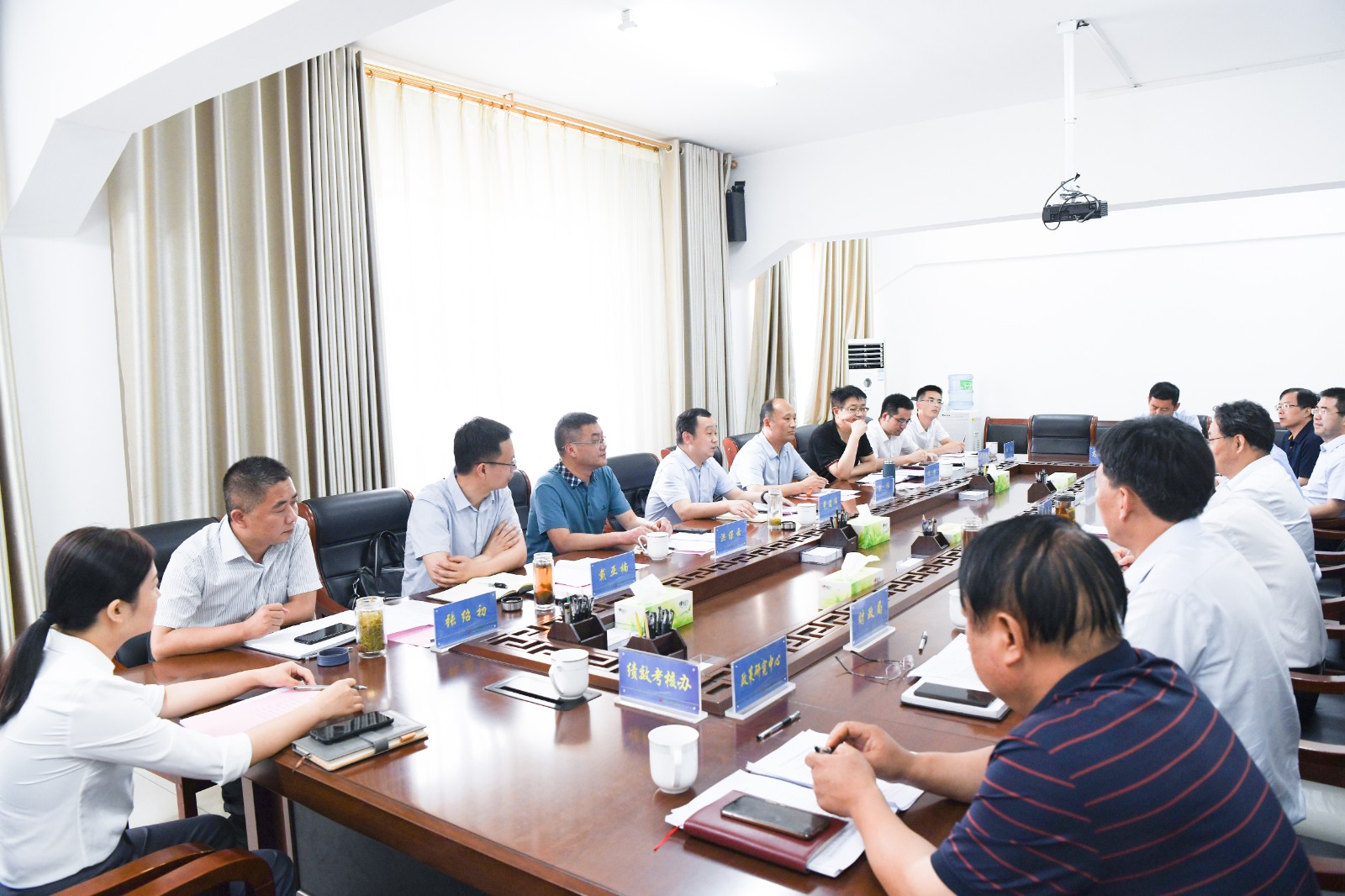 考察学习谋发展，交流借鉴促提升 ——党俊伟带队赴平顶山高新区考察交流 中国财经新闻网 www.prcfe.com