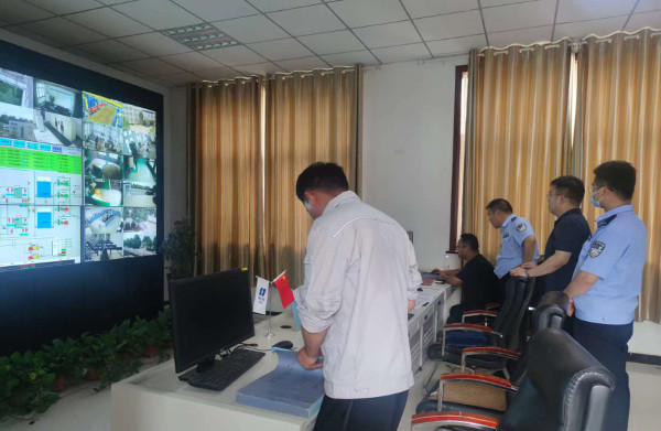 拧紧“安全网” 经济技术开发区公安分局深入企业检查易制爆危险化学品 中国财经新闻网 www.prcfe.com