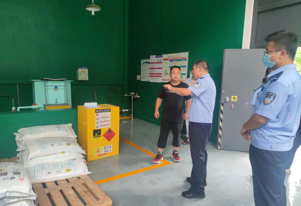 拧紧“安全网” 经济技术开发区公安分局深入企业检查易制爆危险化学品 中国财经新闻网 www.prcfe.com
