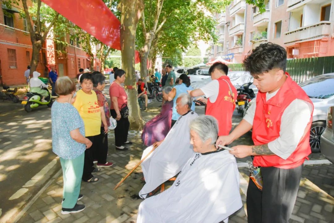 高新区油田社区开展庆祝“七一”志愿服务活动 中国财经新闻网 www.prcfe.com