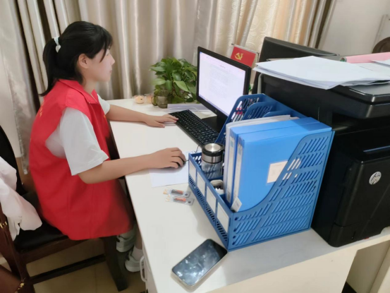 临颍县大学生积极参与暑期社会实践活动 中国财经新闻网 www.prcfe.com