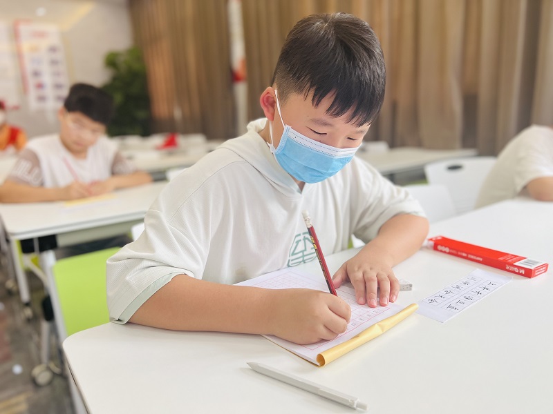 新时代文明实践站——漯河市召陵区翟庄街道燕山路社区开展硬笔书法培训活动 中国财经新闻网 www.prcfe.com