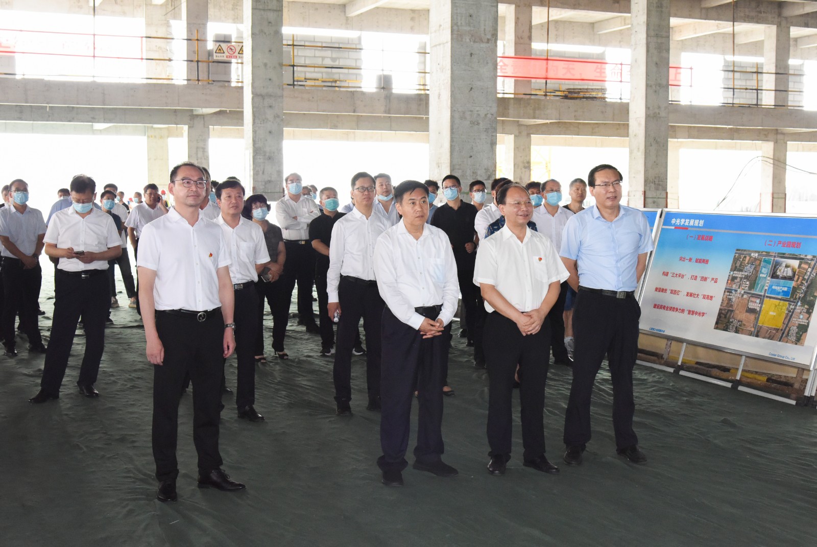 项目建设势如虹 城市更新热潮涌 ——市长王智慧带领全市第二观摩组深入高新区实地观摩 中国财经新闻网 www.prcfe.com