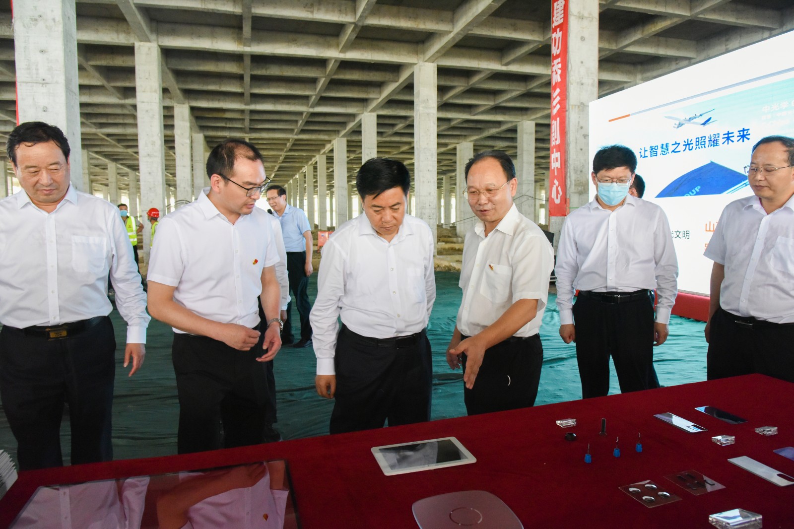 项目建设势如虹 城市更新热潮涌 ——市长王智慧带领全市第二观摩组深入高新区实地观摩 中国财经新闻网 www.prcfe.com