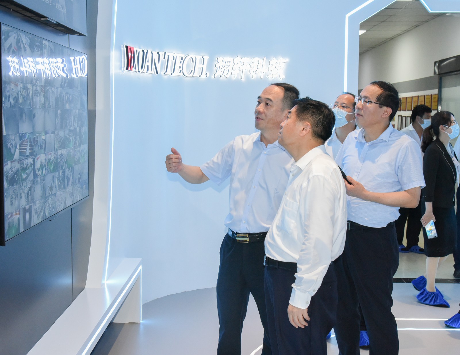项目建设势如虹 城市更新热潮涌 ——市长王智慧带领全市第二观摩组深入高新区实地观摩 中国财经新闻网 www.prcfe.com