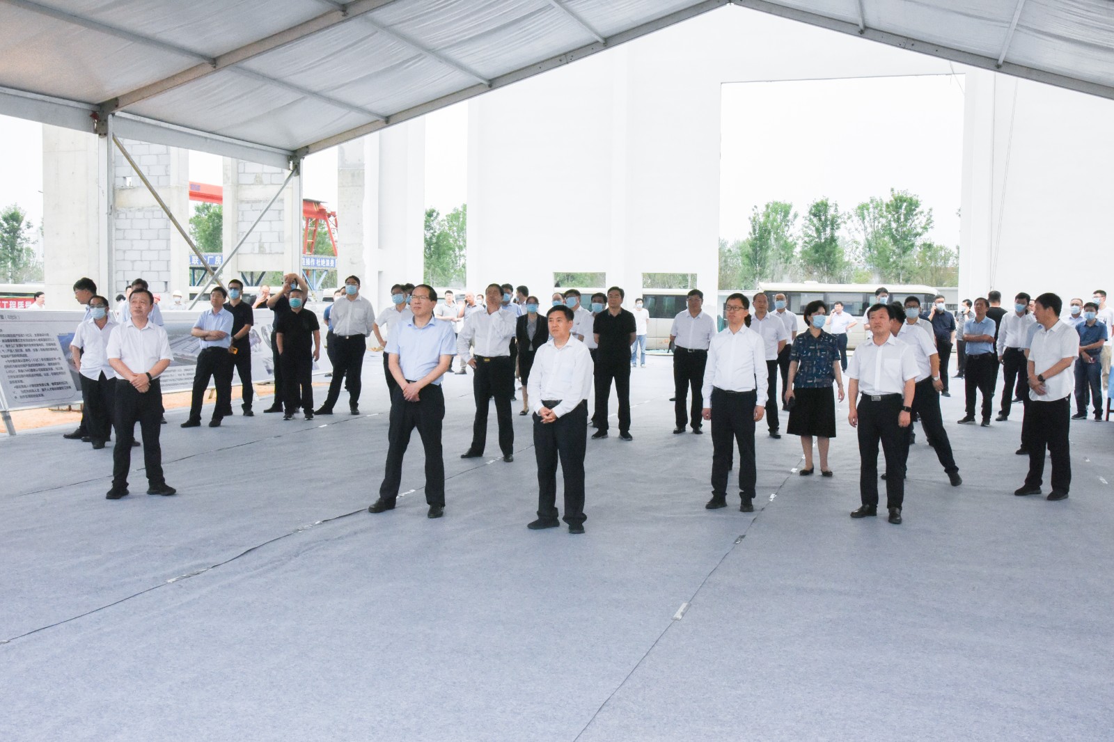 项目建设势如虹 城市更新热潮涌 ——市长王智慧带领全市第二观摩组深入高新区实地观摩 中国财经新闻网 www.prcfe.com