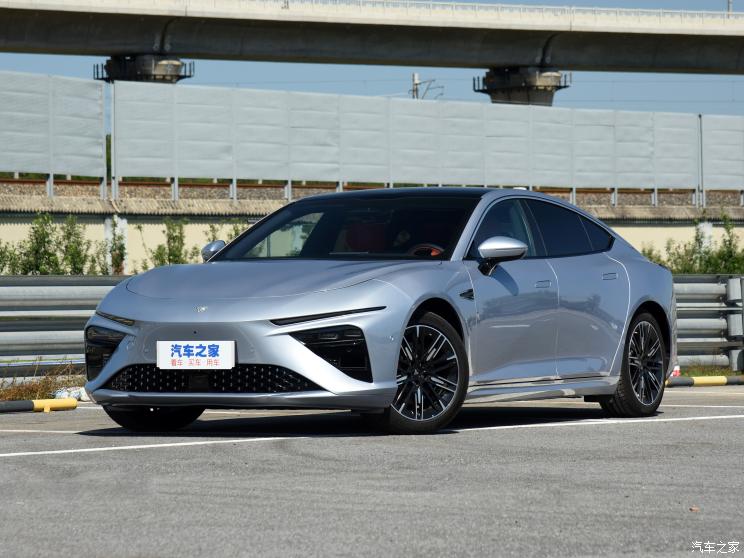 合众汽车 哪吒S 2022款 纯电 650km 四驱大版