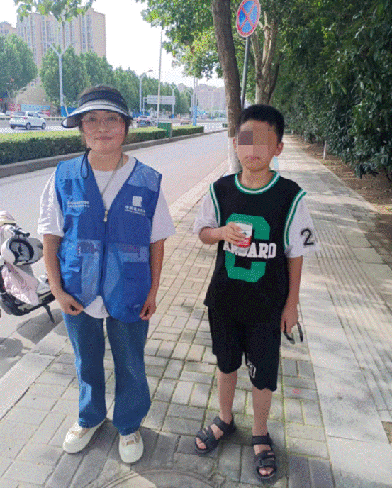 数字城管帮助迷路男孩  传递社会温暖 中国财经新闻网 www.prcfe.com