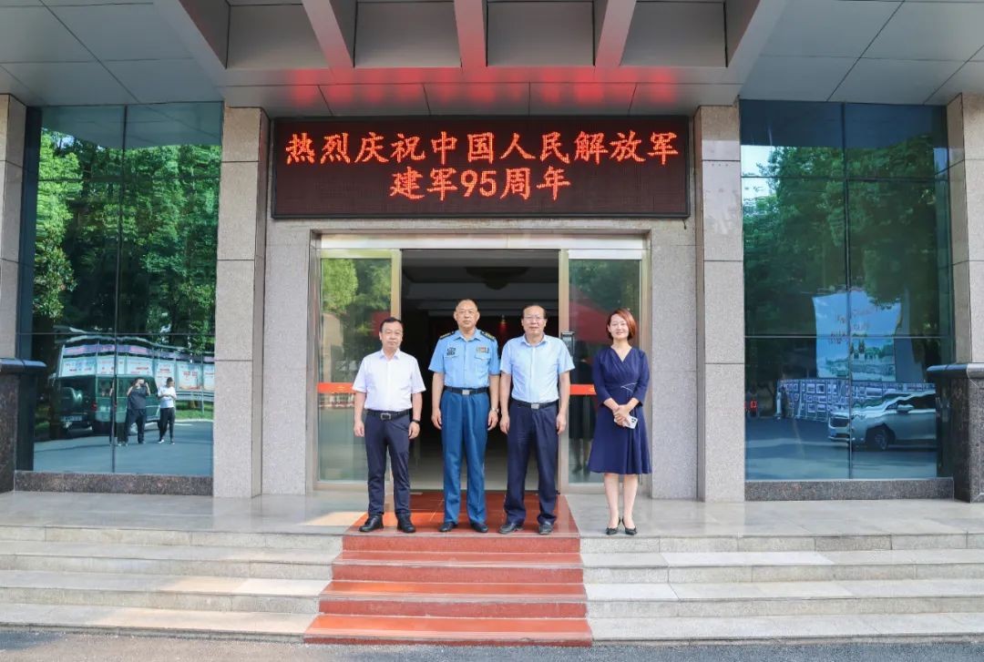 八一慰问送温暖 畅叙军民鱼水情 中国财经新闻网 www.prcfe.com