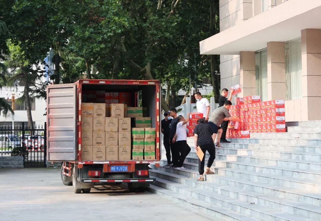 八一慰问送温暖 畅叙军民鱼水情 中国财经新闻网 www.prcfe.com