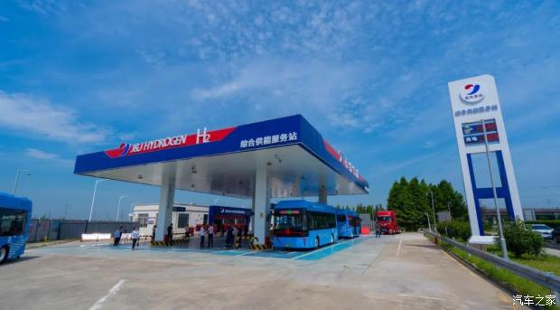 南昌云科 /></p><p>　　根据行动计划目标，到示范期末，广东省实现电堆、膜电极、双极板、质子交换膜、催化剂、碳纸、空气压缩机、氢气循环系统等八大关键零部件技术水平进入全国前五，形成一批技术领先并具备较强国际竞争力的龙头企业，实现推广1万辆以上燃料电池汽车目标，年供氢能力超过10万吨，建成加氢站超200座，车用氢气终端售价降到30元/公斤以下，示范城市群产业链更加完善，产业技术水平领先优势进一步巩固，推广应用规模大幅提高，全产业链核心竞争力稳步提升。到2025年末，关键零部件研发产业化水平进一步提升，建成具有全球竞争力的燃料电池汽车产业技术创新高地。</p><p>　　重点任务则为提升产业链关键零部件研发产业化水平、优化产业布局、培育产业发展新业态、开展关键核心技术攻关、支持前沿技术研发等25小项；保障措施为加强统筹协调、加大财政金融支持、建立统一监管平台。（编译/汽车之家 邢月阳)</p><img alt=