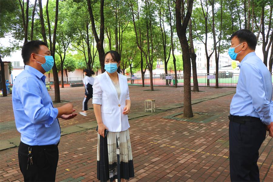 郾城区委常委、宣传部部长、副区长高艳检查指导2022年秋辖区学校开学准备及疫情防控工作 中国财经新闻网 www.prcfe.com