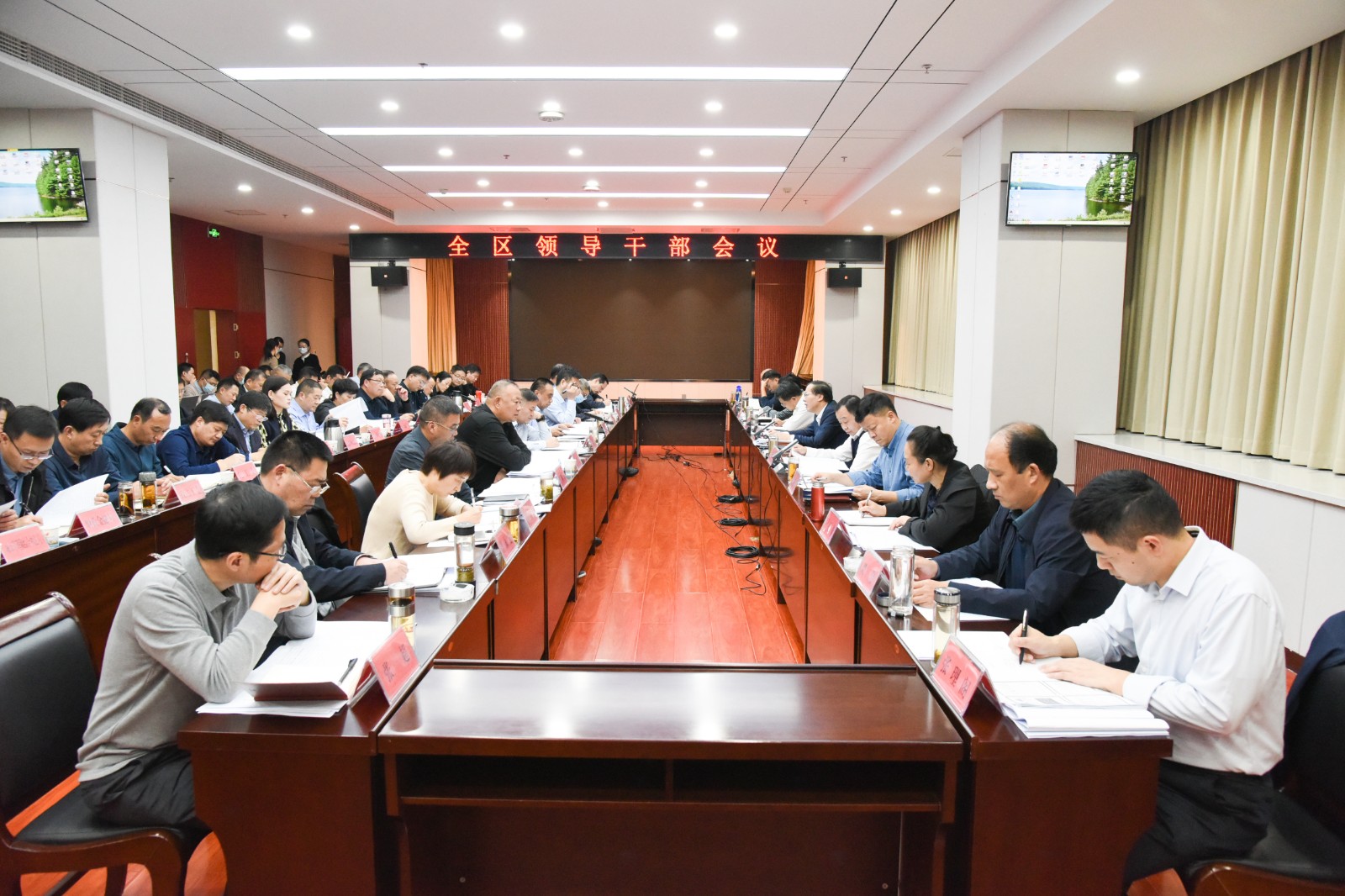 高新区召开全区领导干部会议，深入学习贯彻党的二十大精神 中国财经新闻网 www.prcfe.com